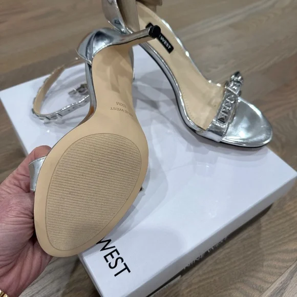 NWT Sexy Nine West Metallic Studded Pumps - Size 8.5 - Picture 3 of 4